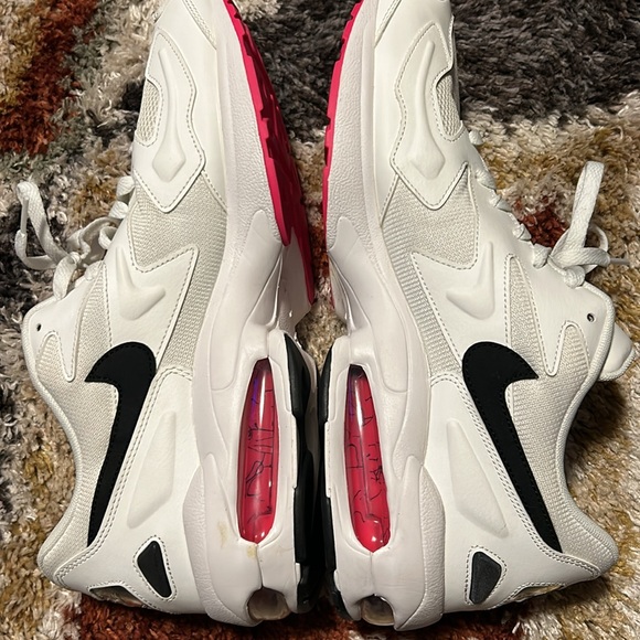 Men’s Nike Air Max 2 Light with Pink Sole Sneakers - Picture 5 of 7